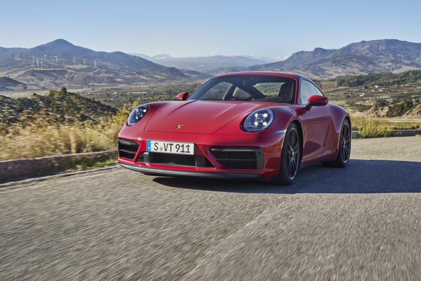 2022 Porsche 911 Carrera GTS - Front Three-Quarter Wallpaper 850x567 #1