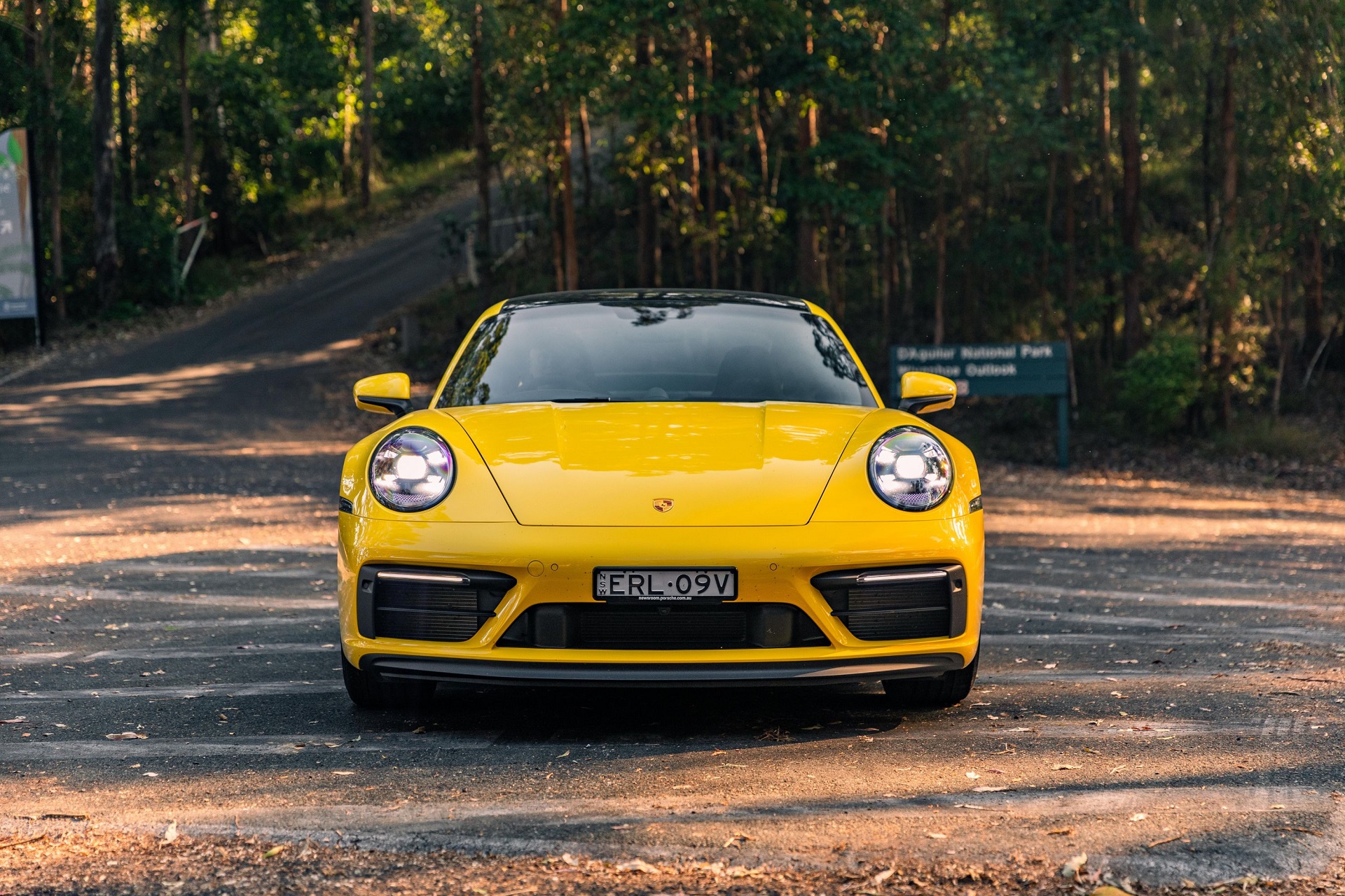 Download 2022 Porsche 911 Carrera GTS - Front HD Wallpaper 1920x1280 #32