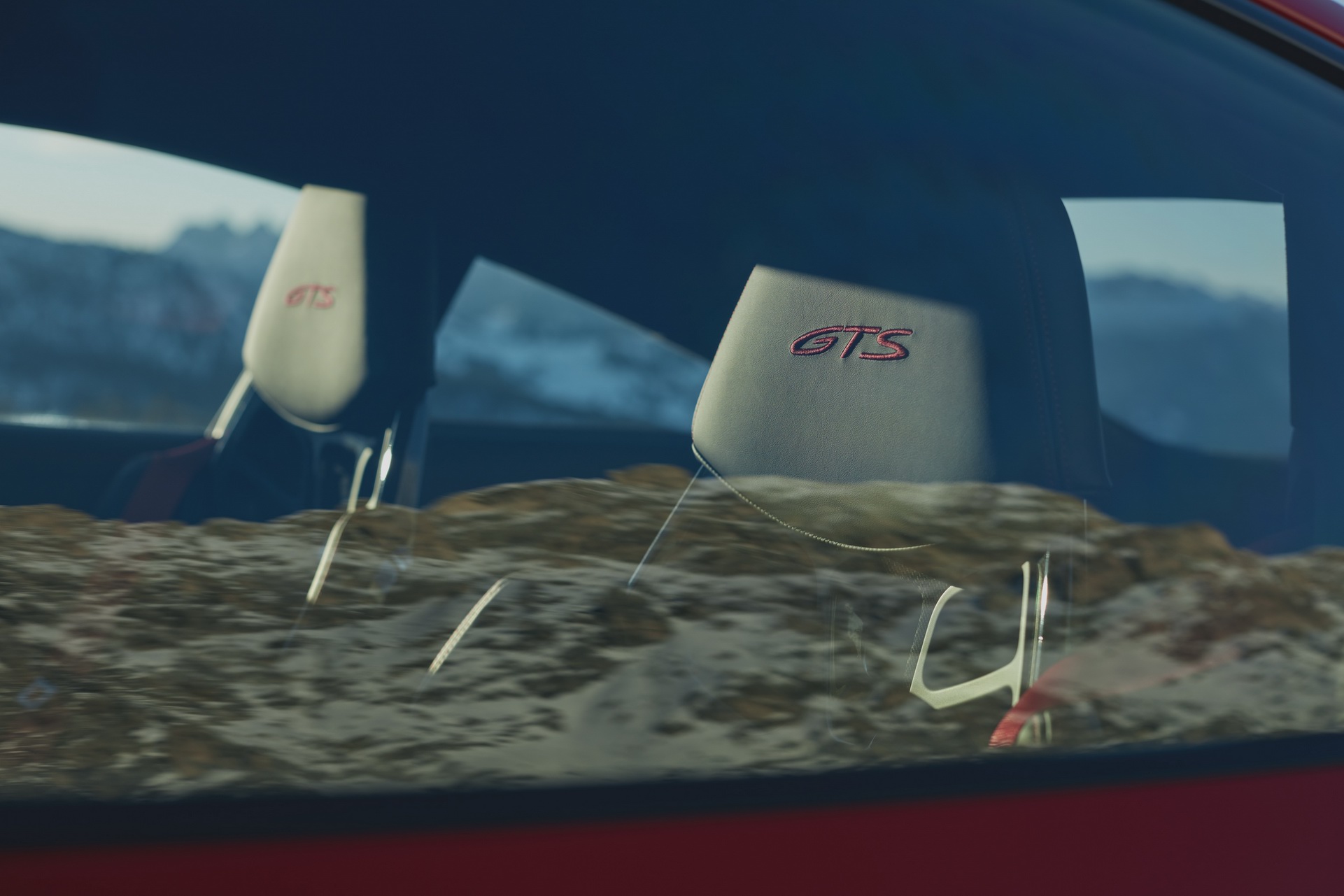 Download 2022 Porsche 911 Carrera GTS - Interior, Detail HD Wallpaper 1921x1281 #17