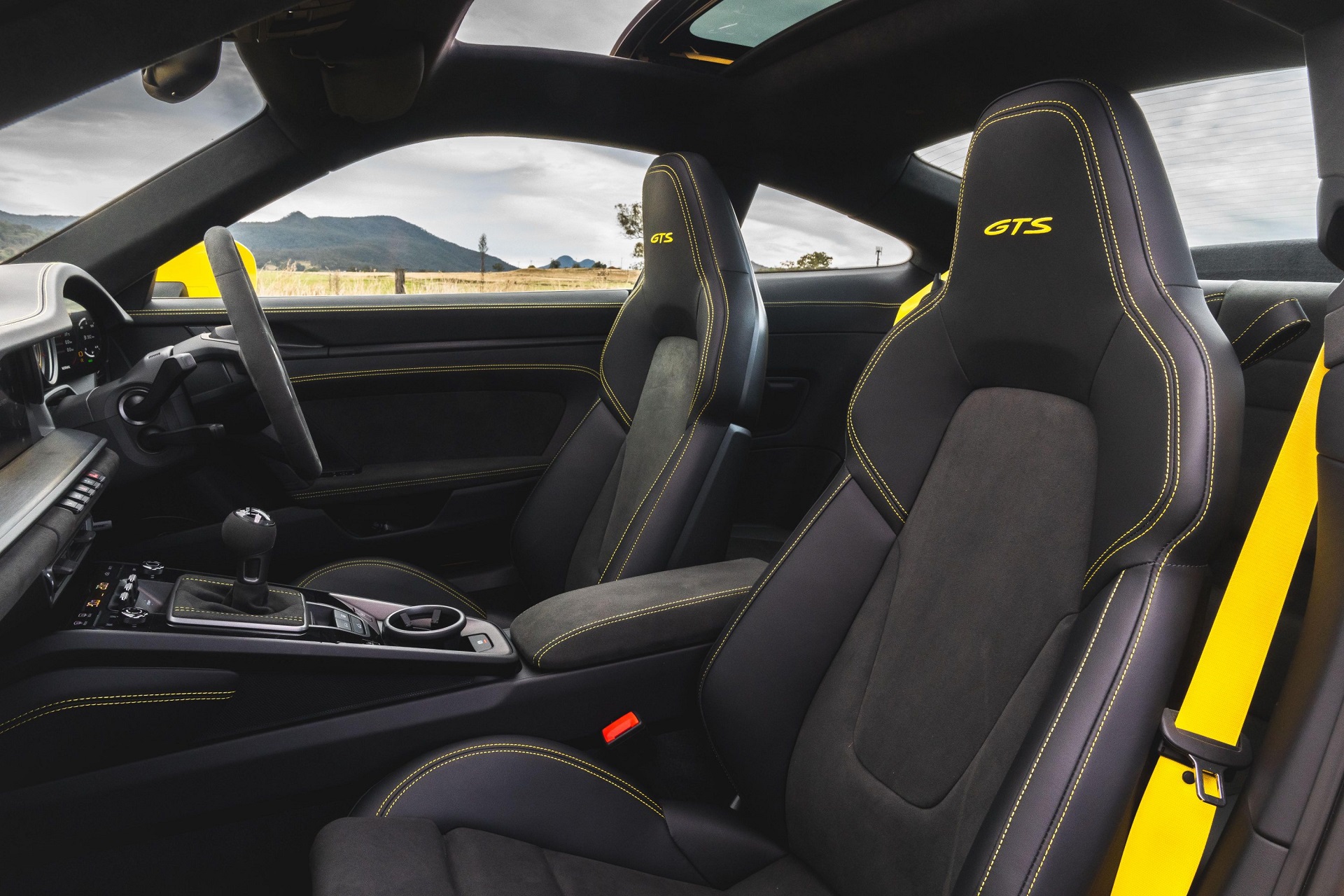 Download 2022 Porsche 911 Carrera GTS - Interior, Front Seats HD Wallpaper 1920x1280 #57