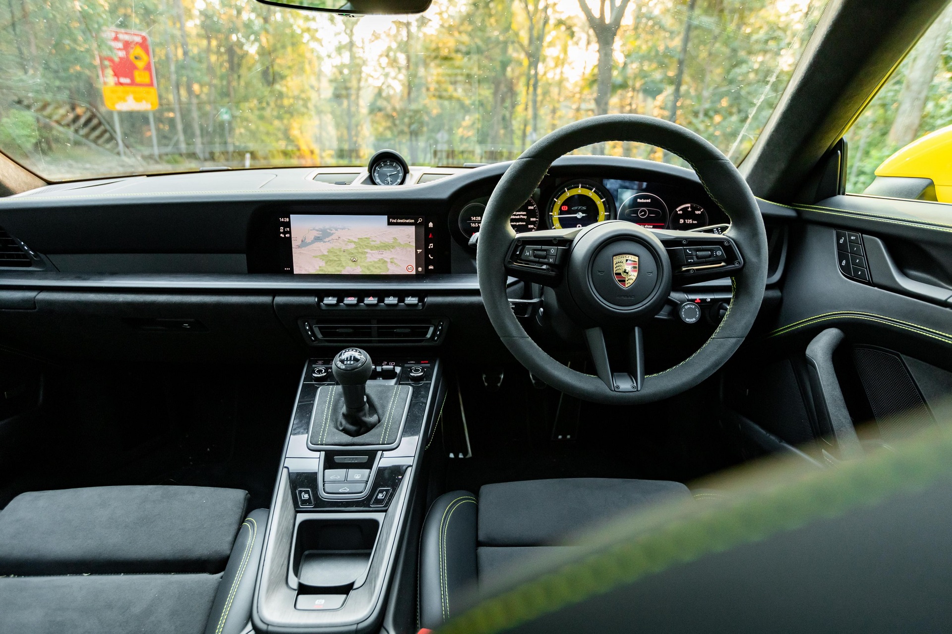 Download 2022 Porsche 911 Carrera GTS - Interior HD Wallpaper 1920x1280 #53