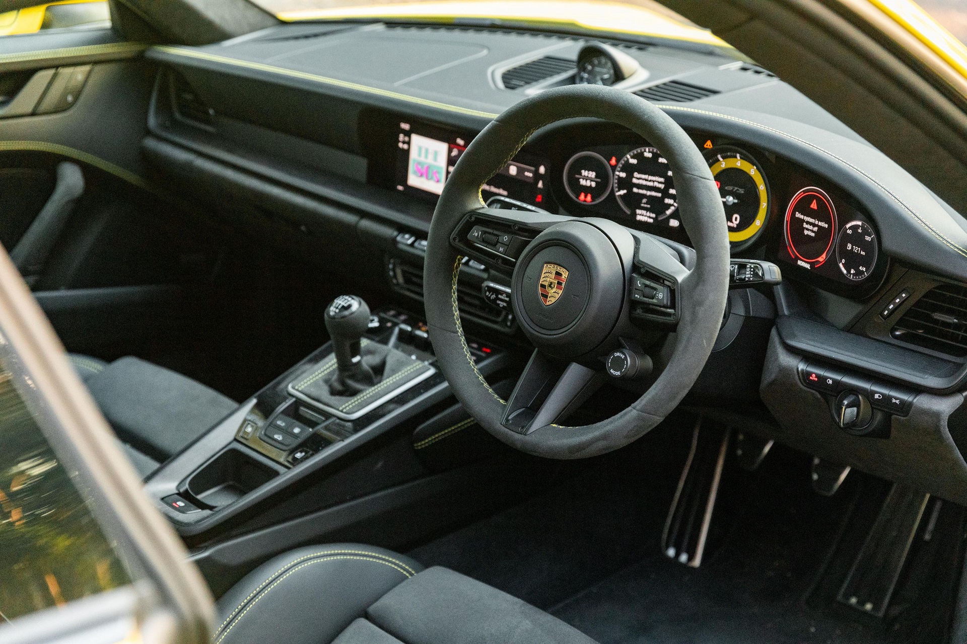 Download 2022 Porsche 911 Carrera GTS - Interior HD Wallpaper 1920x1280 #54