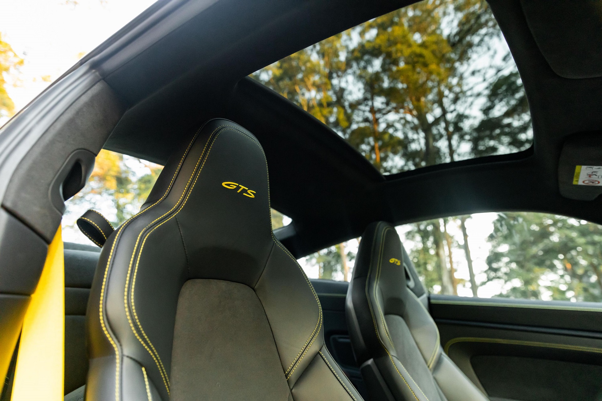 Download 2022 Porsche 911 Carrera GTS - Panoramic Roof HD Wallpaper 1920x1280 #60