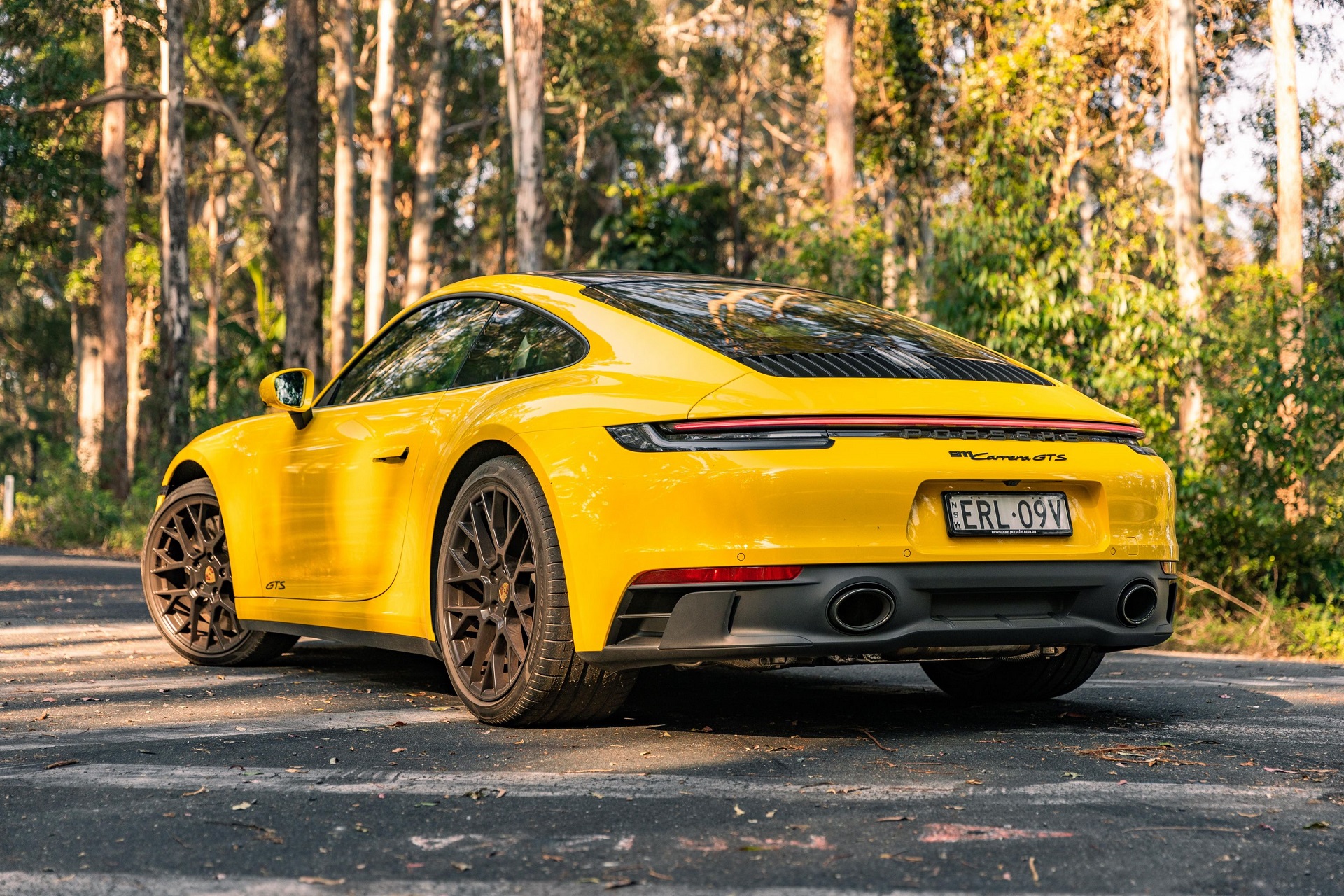 Download 2022 Porsche 911 Carrera GTS - Rear Three-Quarter HD Wallpaper 1920x1280 #33