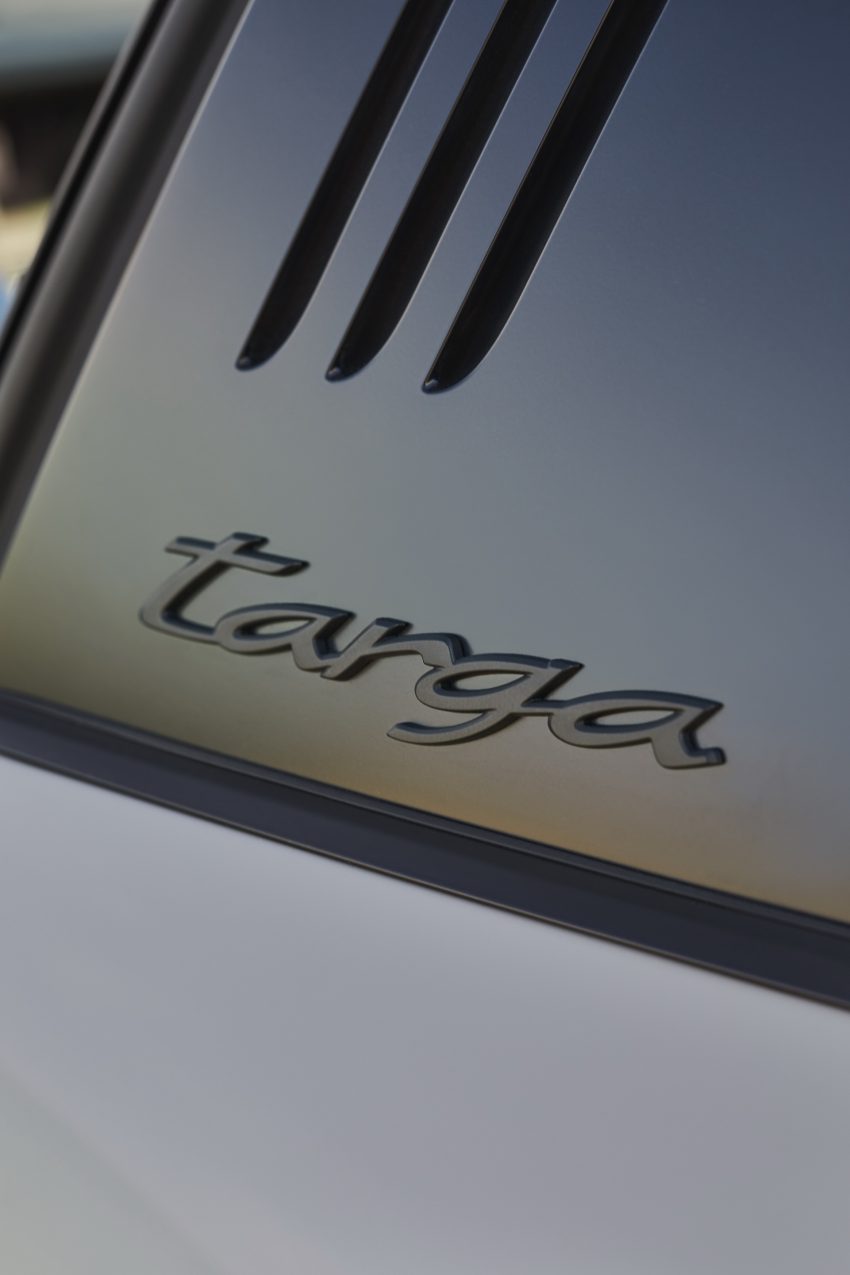 2022 Porsche 911 Targa 4 GTS - Badge Phone Wallpaper 850x1275 #18