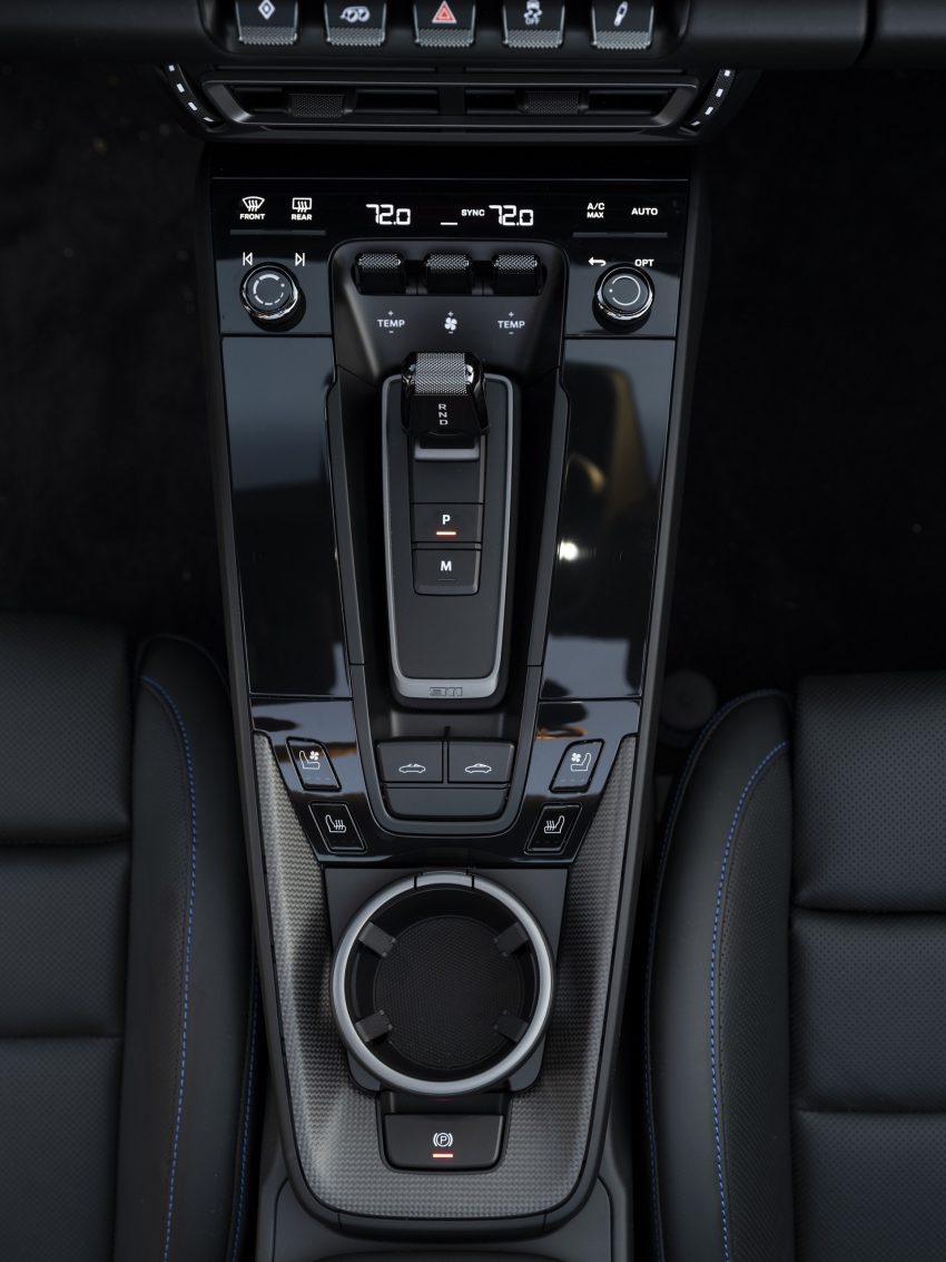 2022 Porsche 911 Targa 4 GTS - Central Console Phone Wallpaper 850x1133 #90