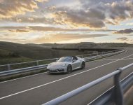 2022 Porsche 911 Targa 4 GTS - Front Three-Quarter Wallpaper 190x150