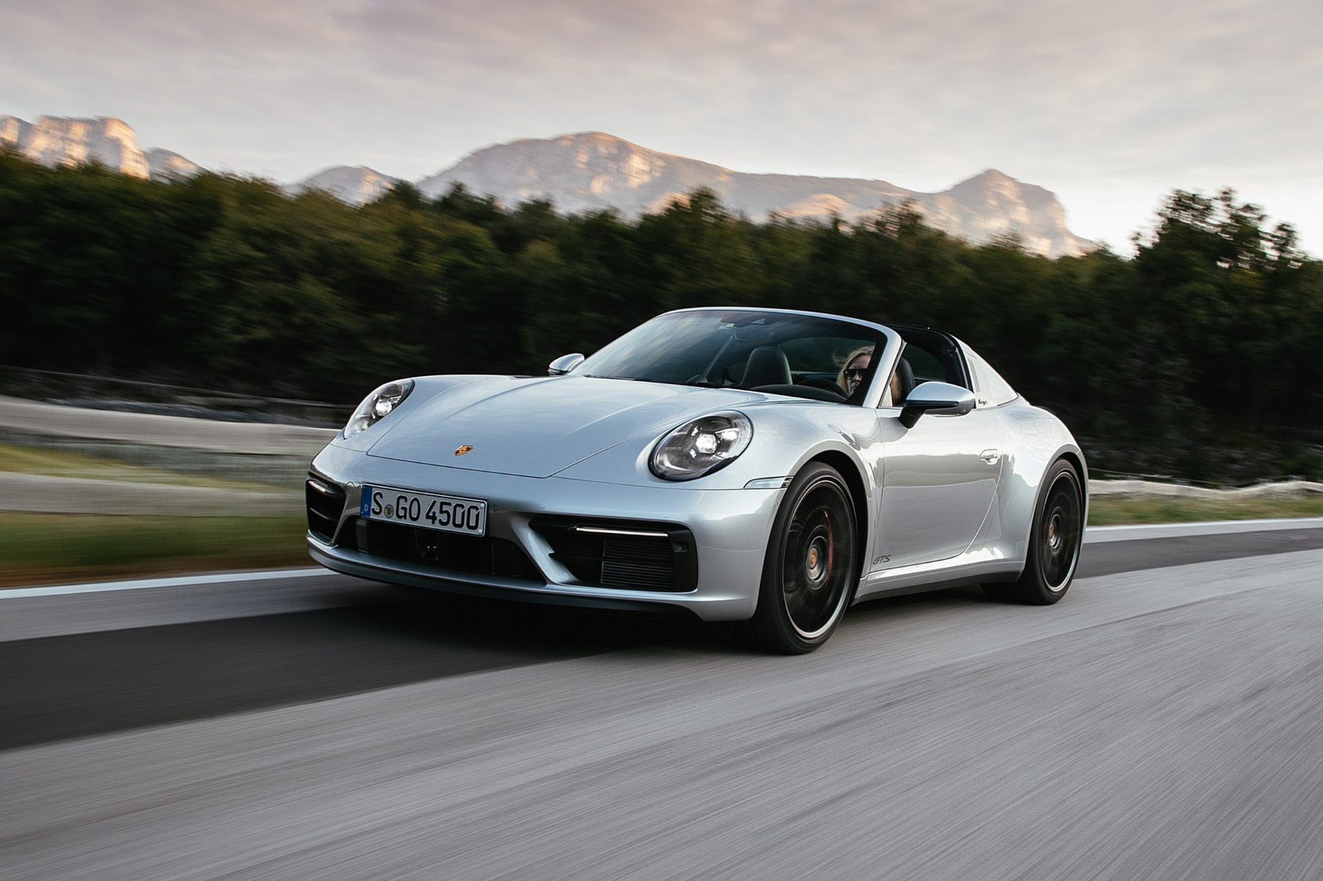 Download 2022 Porsche 911 Targa 4 GTS - Front Three-Quarter HD Wallpaper 1920x1279 #20