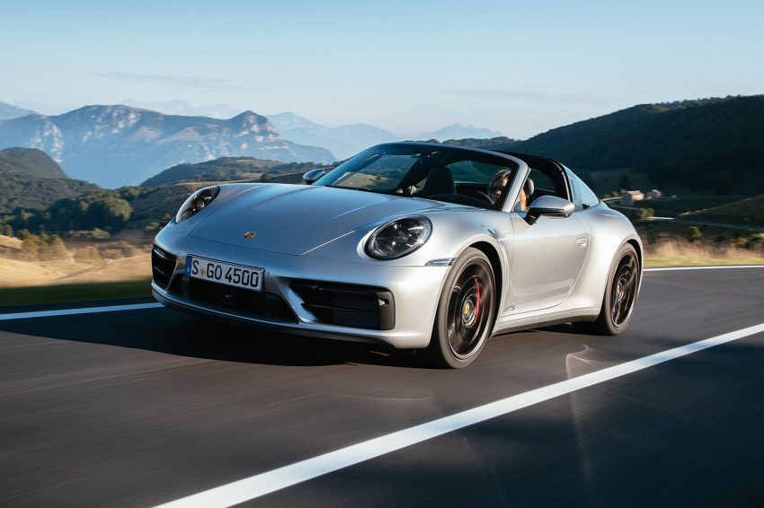 2022 Porsche 911 Targa 4 GTS - Front Three-Quarter Wallpaper 850x566 #21