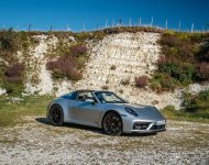 2022 Porsche 911 Targa 4 GTS - Front Three-Quarter Wallpaper 190x150