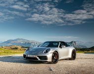 2022 Porsche 911 Targa 4 GTS - Front Three-Quarter Wallpaper 190x150