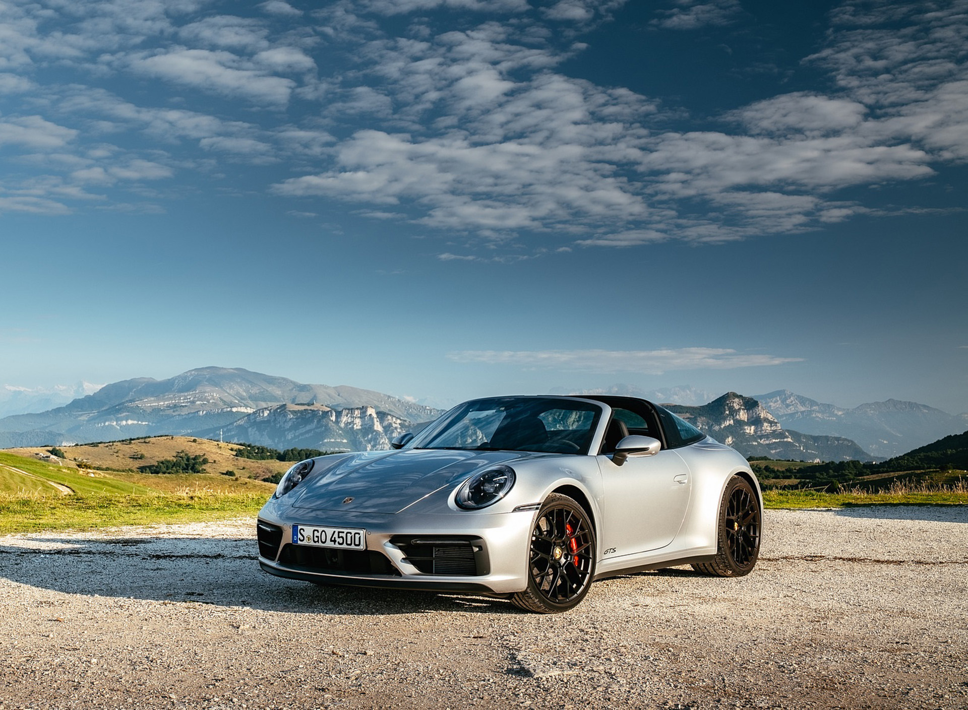 Download 2022 Porsche 911 Targa 4 GTS - Front Three-Quarter HD Wallpaper 1920x1409 #43