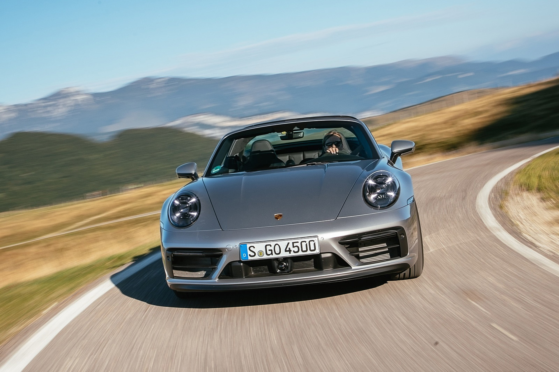 Download 2022 Porsche 911 Targa 4 GTS - Front HD Wallpaper 1920x1280 #26