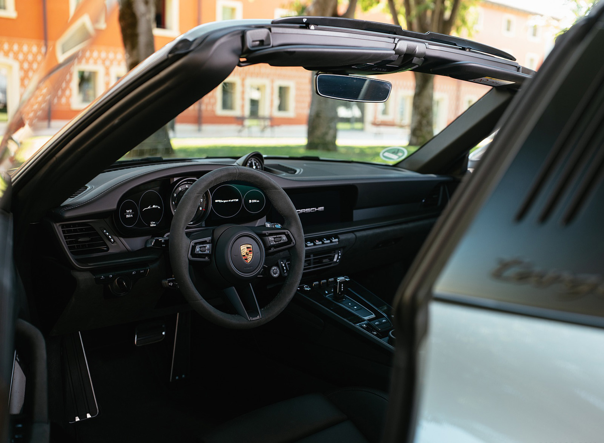 Download 2022 Porsche 911 Targa 4 GTS - Interior HD Wallpaper 1920x1409 #63