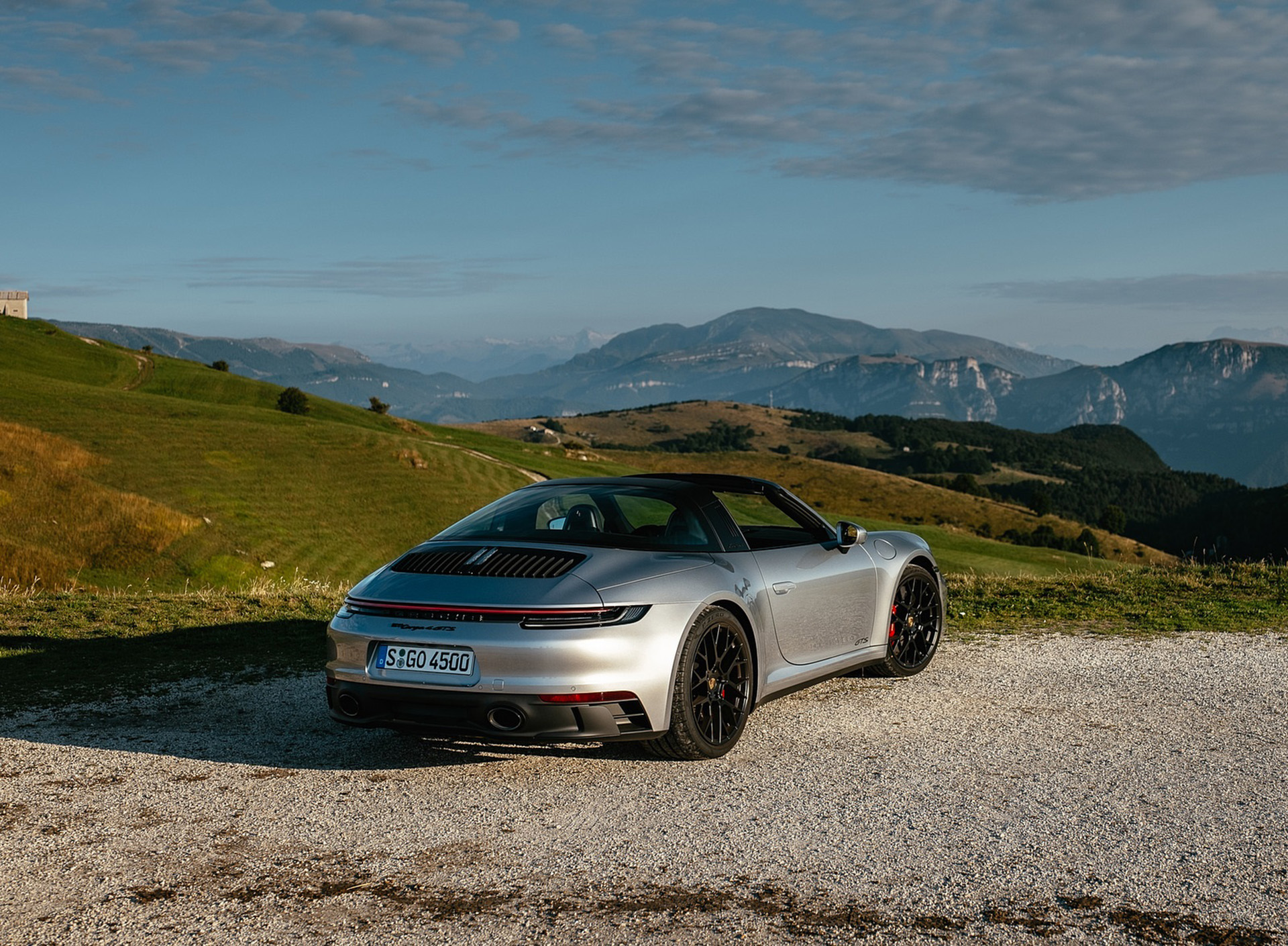 Download 2022 Porsche 911 Targa 4 GTS - Rear Three-Quarter HD Wallpaper 1920x1409 #45