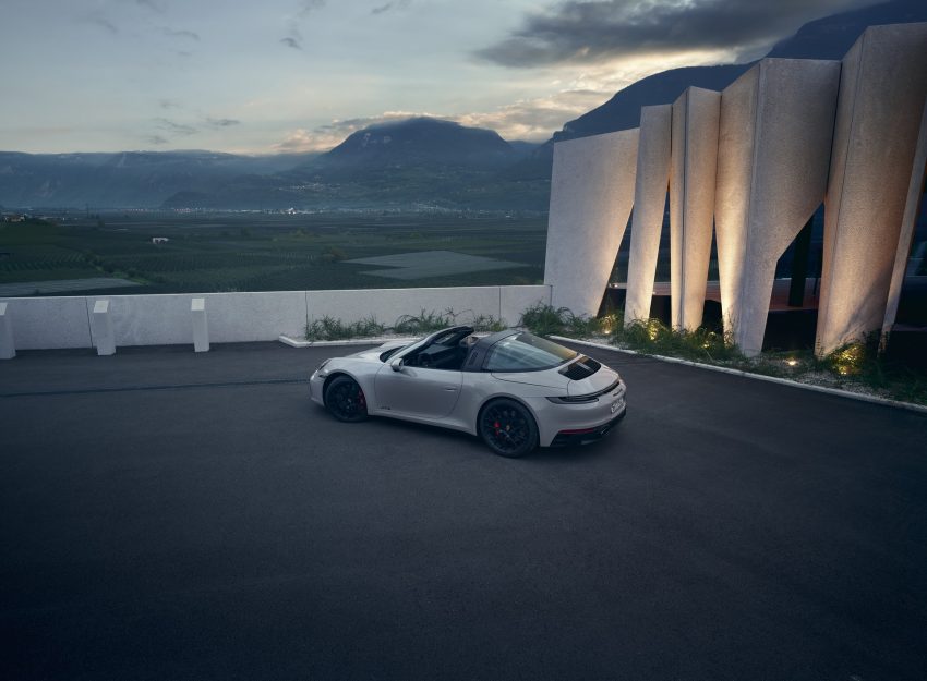 2022 Porsche 911 Targa 4 GTS - Rear Three-Quarter Wallpaper 850x625 #15