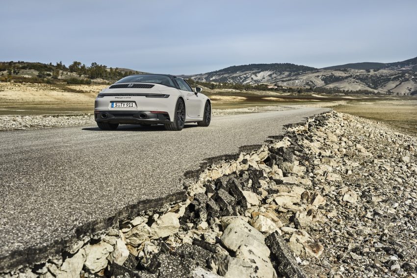 2022 Porsche 911 Targa 4 GTS - Rear Wallpaper 850x567 #12
