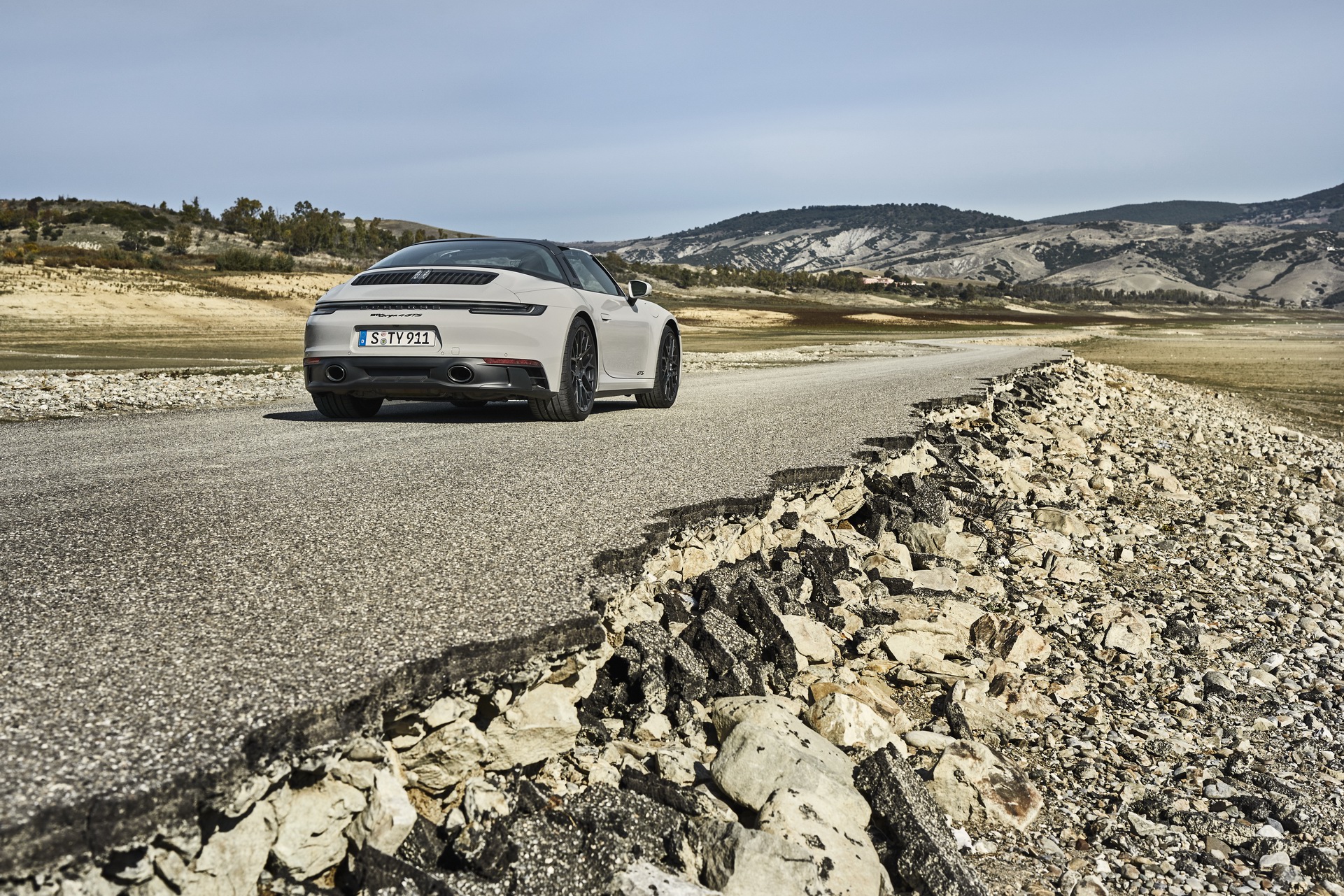 Download 2022 Porsche 911 Targa 4 GTS - Rear HD Wallpaper 1921x1281 #12