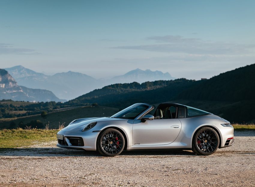 2022 Porsche 911 Targa 4 GTS - Side Wallpaper 850x624 #46