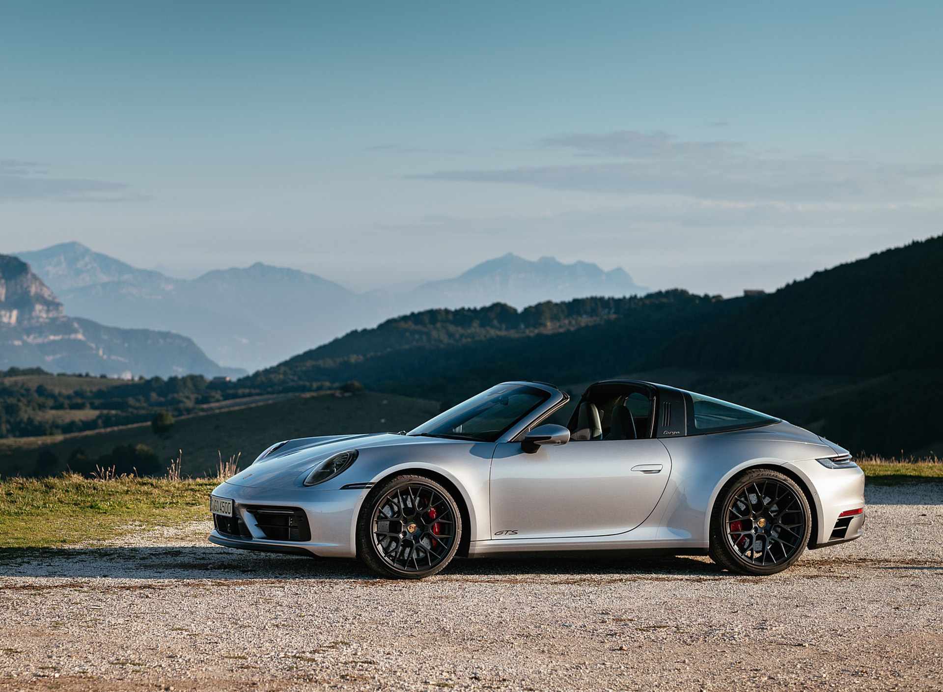 Download 2022 Porsche 911 Targa 4 GTS - Side HD Wallpaper 1920x1409 #46