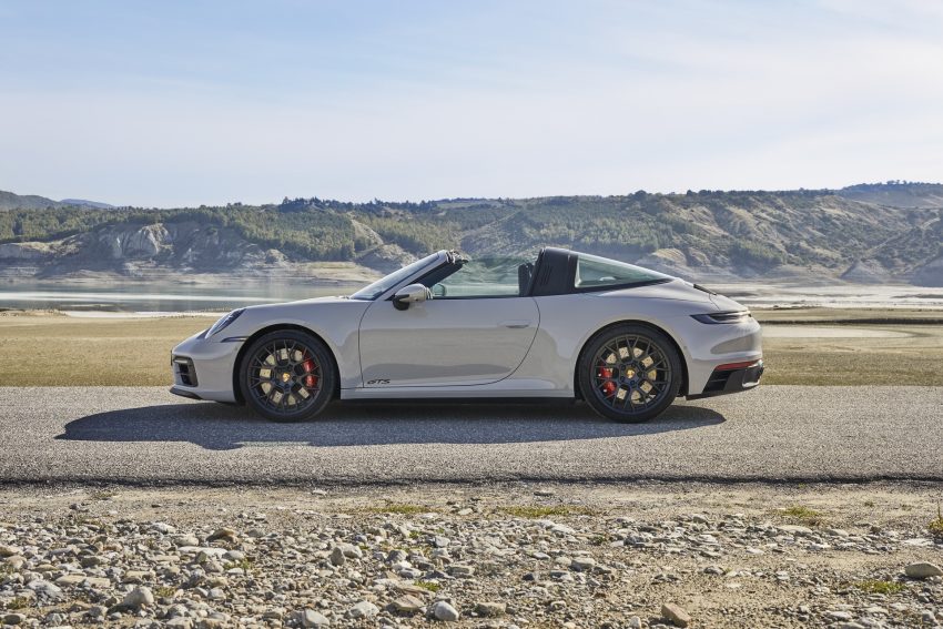 2022 Porsche 911 Targa 4 GTS - Side Wallpaper 850x567 #5
