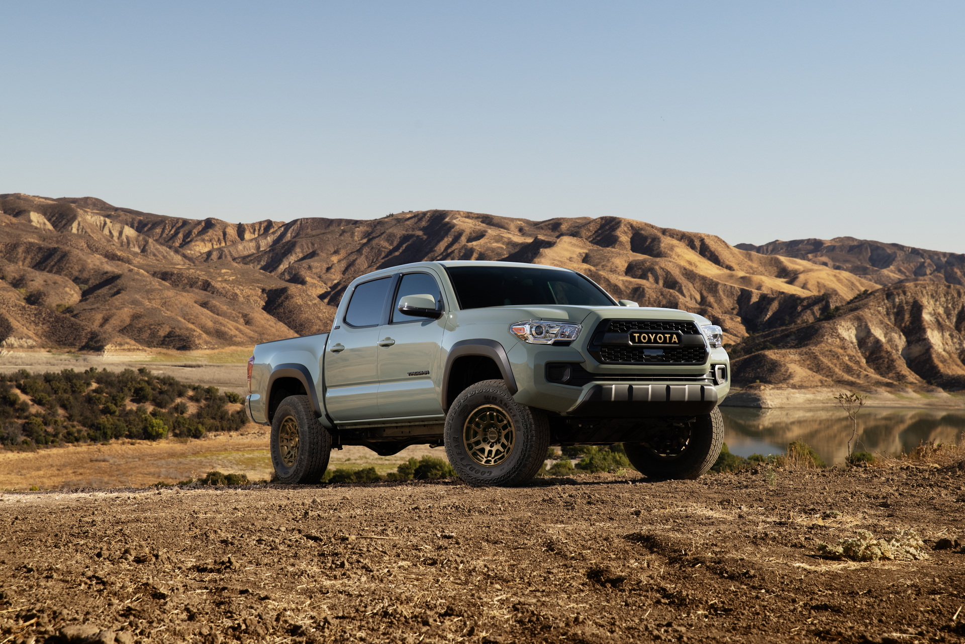 Download 2022 Toyota Tacoma Trail Edition 4×4 - Front Three-Quarter HD Wallpaper 1920x1281 #1
