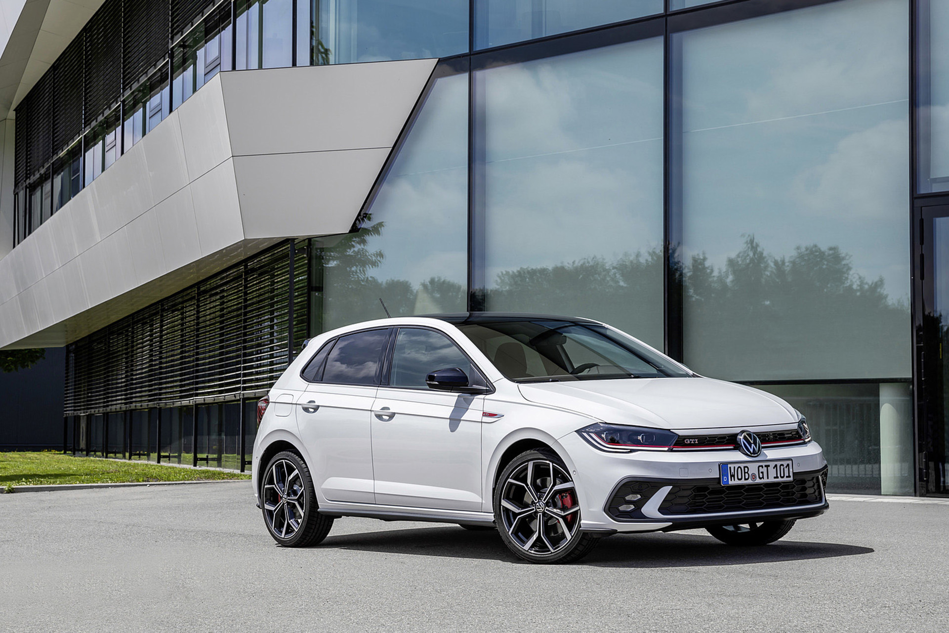 Download 2022 Volkswagen Polo GTI - Front Three-Quarter HD Wallpaper 1921x1281 #12