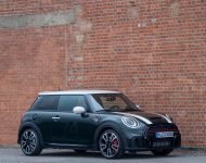 2021 Mini JCW Anniversary Edition - Front Three-Quarter Wallpaper 190x150