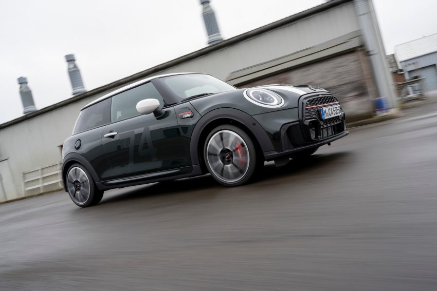 2021 Mini JCW Anniversary Edition - Front Three-Quarter Wallpaper 850x567 #12