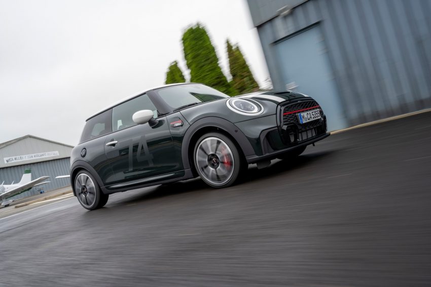 2021 Mini JCW Anniversary Edition - Front Three-Quarter Wallpaper 850x567 #13