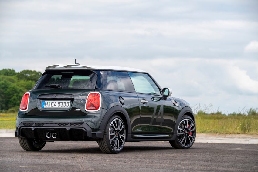 2021 Mini JCW Anniversary Edition - Rear Three-Quarter Wallpaper 850x567 #8