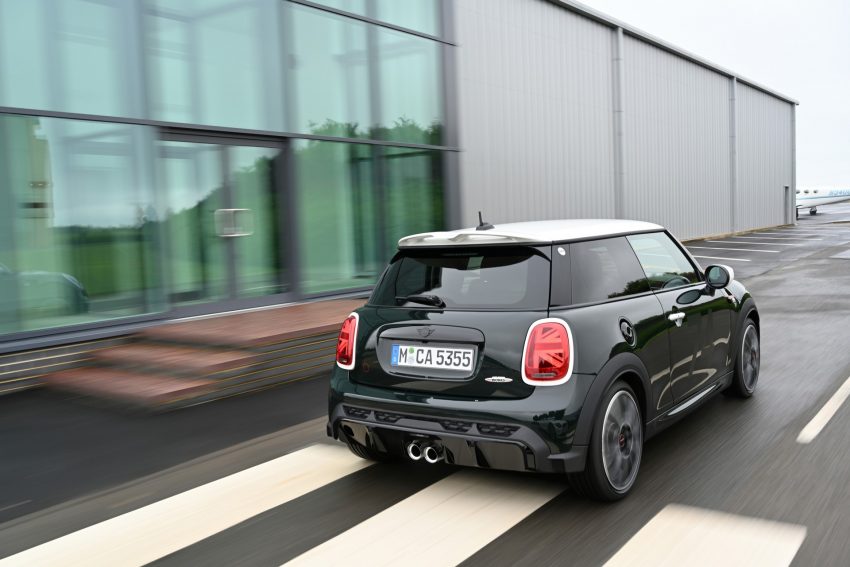 2021 Mini JCW Anniversary Edition - Rear Three-Quarter Wallpaper 850x567 #15