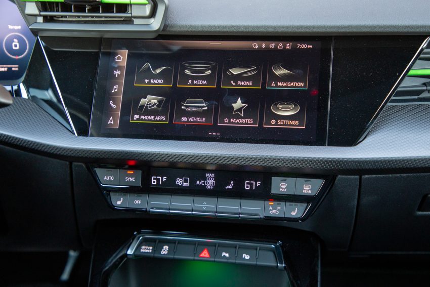 2022 Audi RS3 Sedan - Central Console Wallpaper 850x567 #181