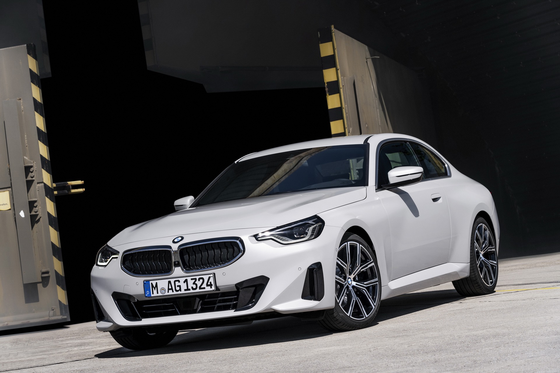 Download 2022 BMW 2 Series Coupe - Front Three-Quarter HD Wallpaper 1921x1281 #29