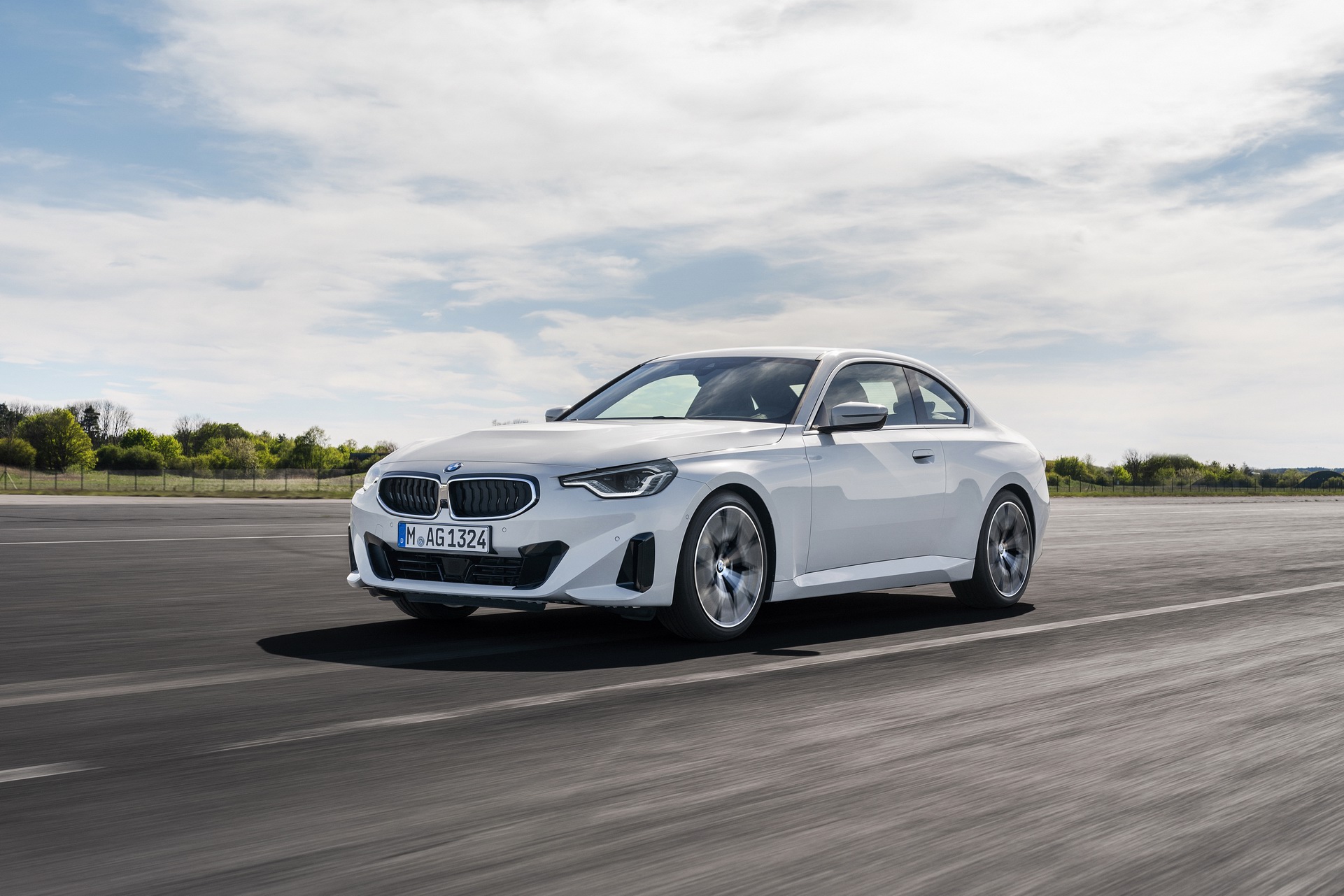 Download 2022 BMW 2 Series Coupe - Front Three-Quarter HD Wallpaper 1921x1281 #9