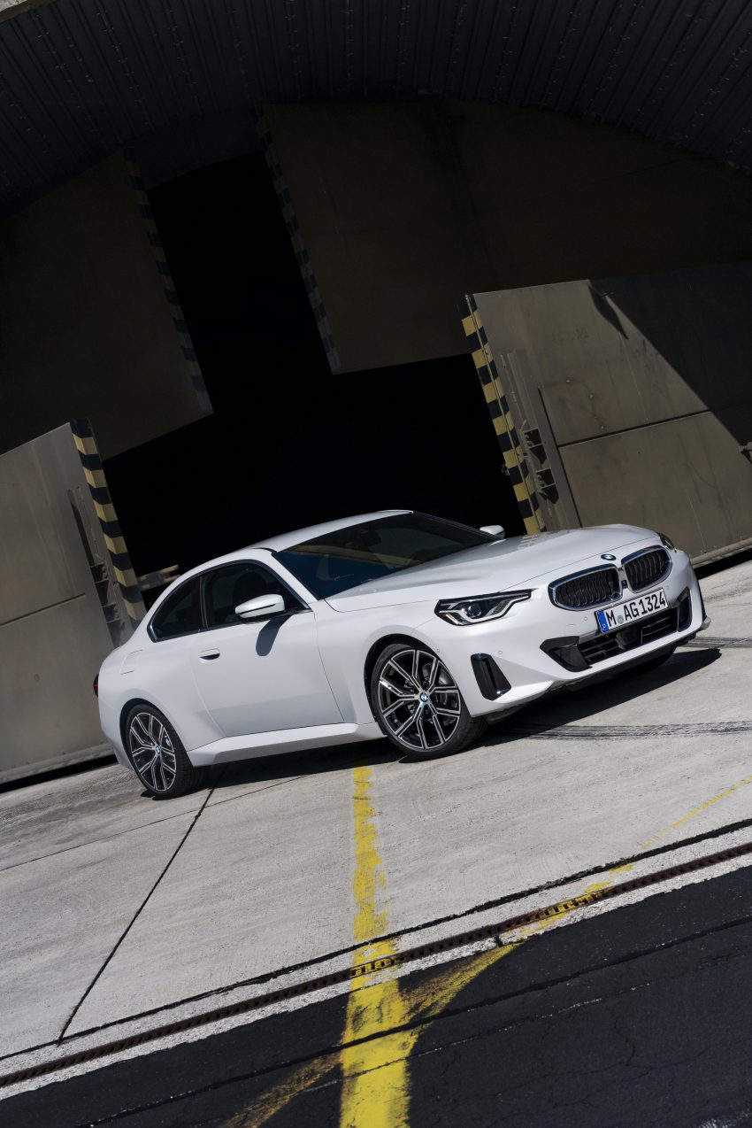 2022 BMW 2 Series Coupe - Front Three-Quarter Phone Wallpaper 850x1274 #26