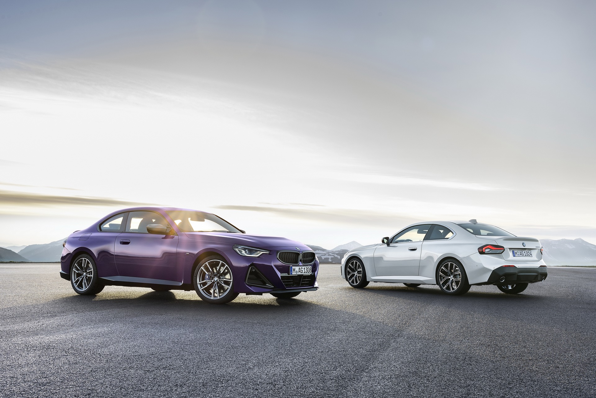 Download 2022 BMW 2 Series Coupe and 2022 BMW M240i Coupe HD Wallpaper 1921x1281 #24