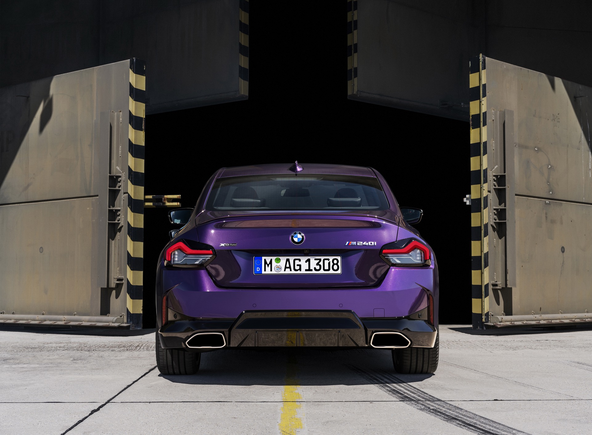 Download 2022 BMW M240i xDrive Coupe - Rear HD Wallpaper 1921x1413 #34