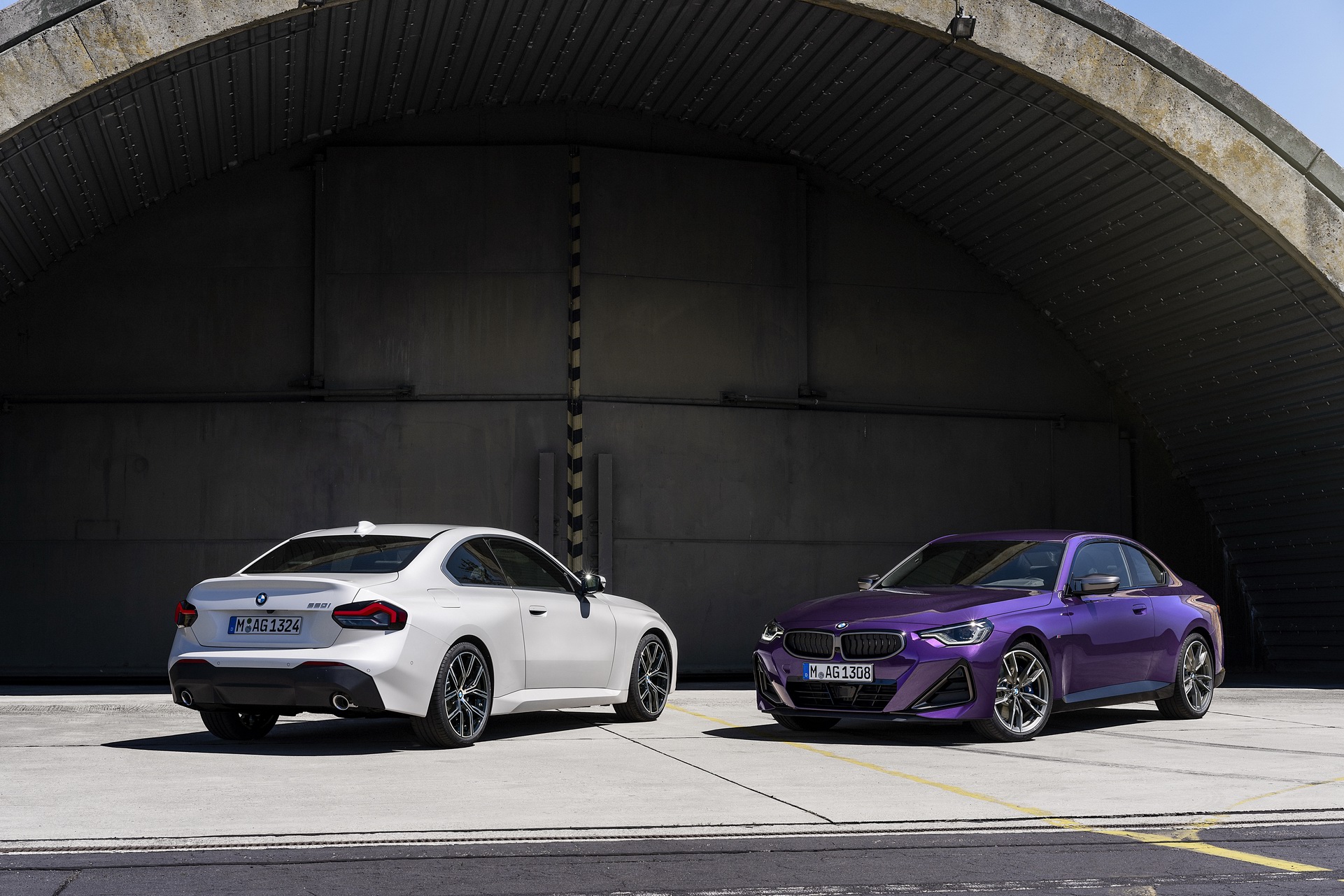 Download 2022 BMW M240i xDrive Coupe and 2022 BMW 2 Series Coupe HD Wallpaper 1921x1281 #29