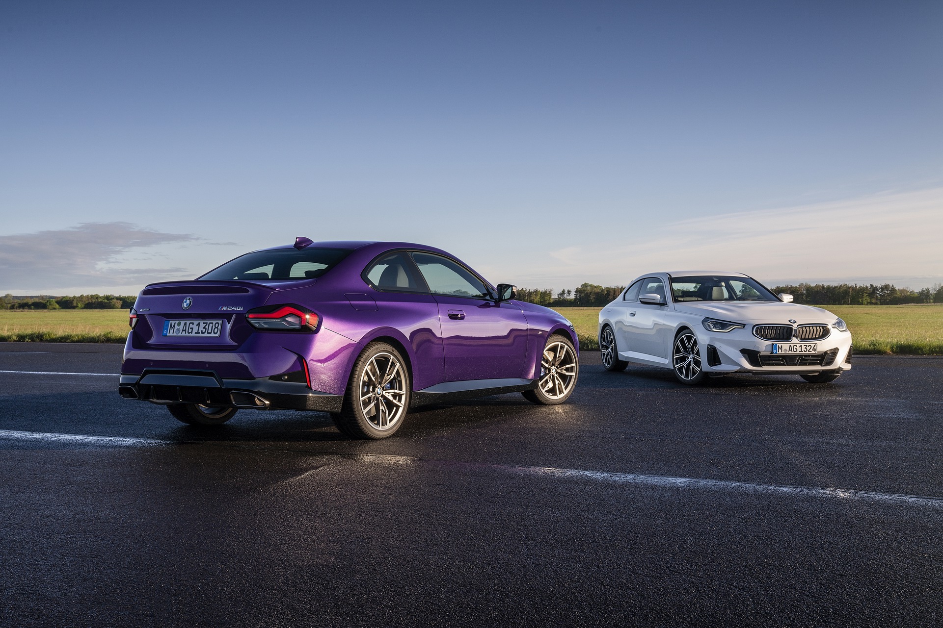 Download 2022 BMW M240i xDrive Coupe and 2022 BMW 2 Series Coupe HD Wallpaper 1921x1281 #26