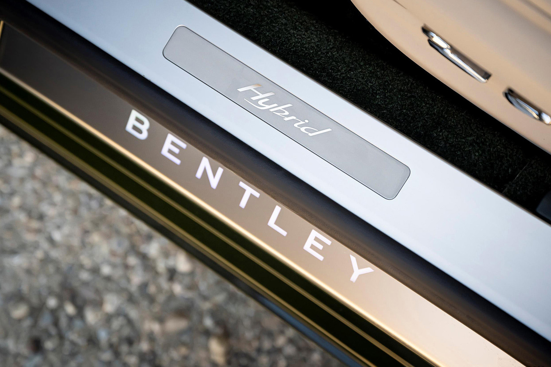 Download 2022 Bentley Flying Spur Hybrid - Door Sill HD Wallpaper 1921x1281 #110