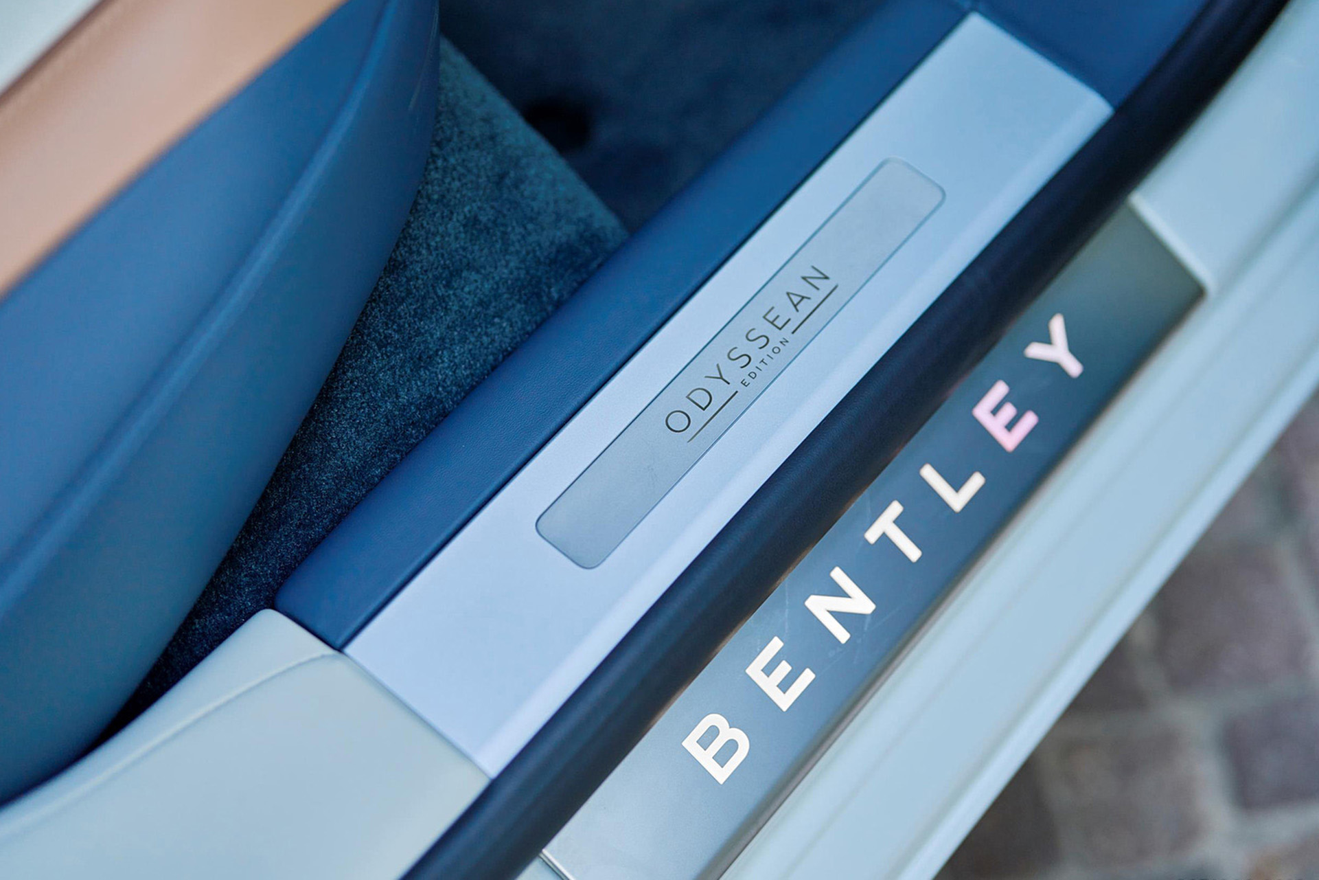 Download 2022 Bentley Flying Spur Hybrid - Door Sill HD Wallpaper 1921x1281 #108
