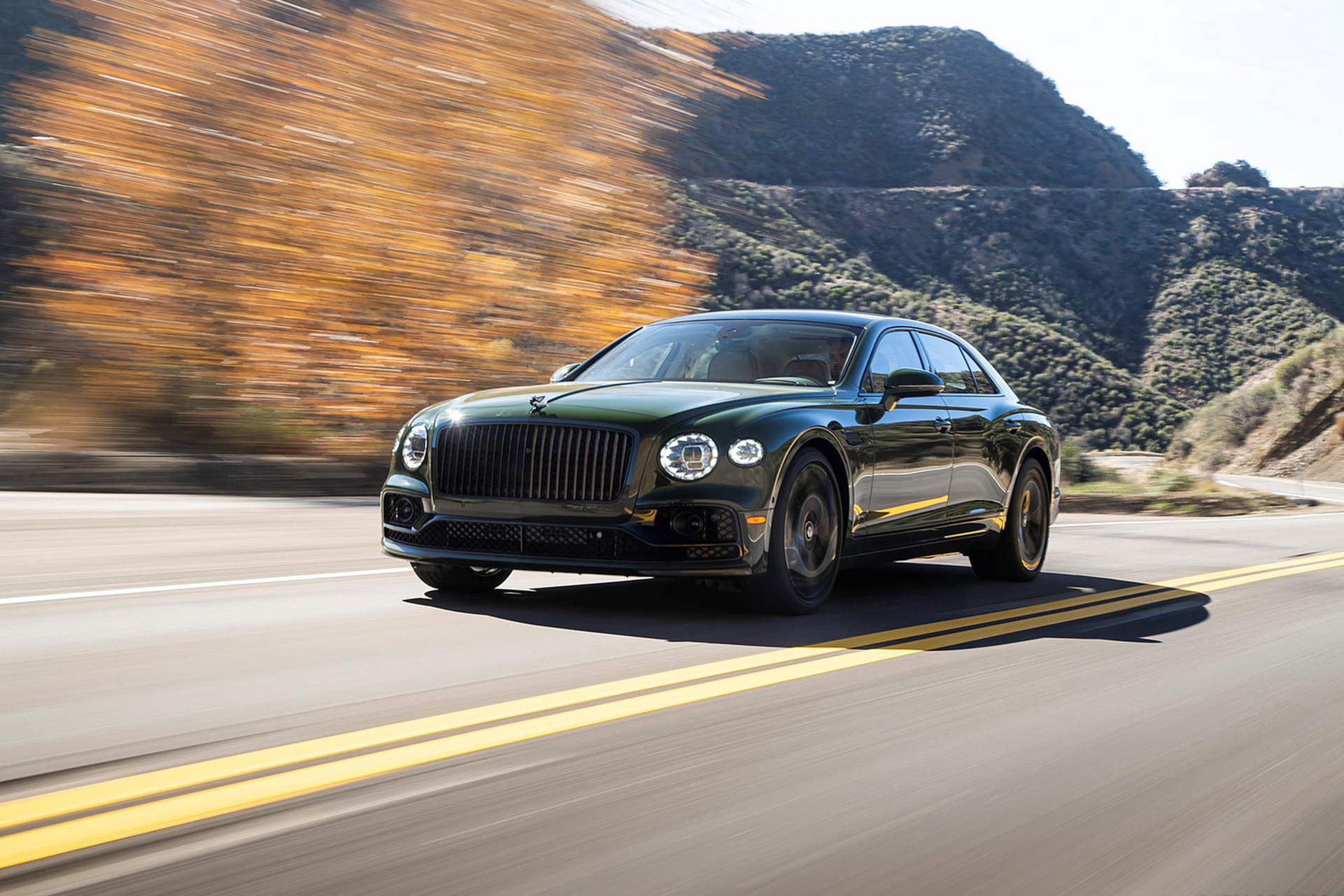 Download 2022 Bentley Flying Spur Hybrid - Front Three-Quarter HD Wallpaper 1921x1281 #1