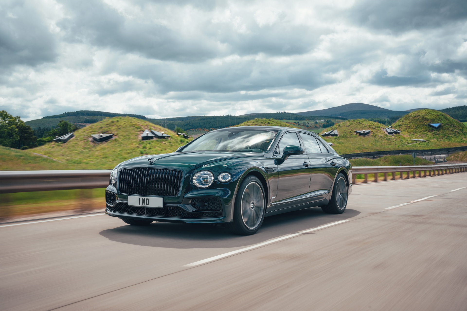Download 2022 Bentley Flying Spur Hybrid - Front Three-Quarter HD Wallpaper 1920x1280 #171