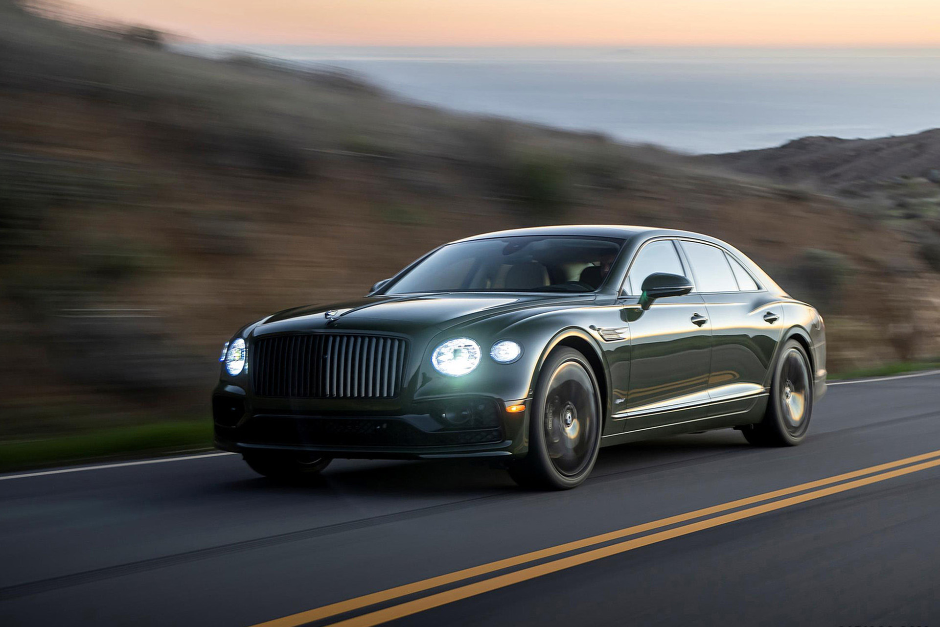 Download 2022 Bentley Flying Spur Hybrid - Front Three-Quarter HD Wallpaper 1921x1281 #14
