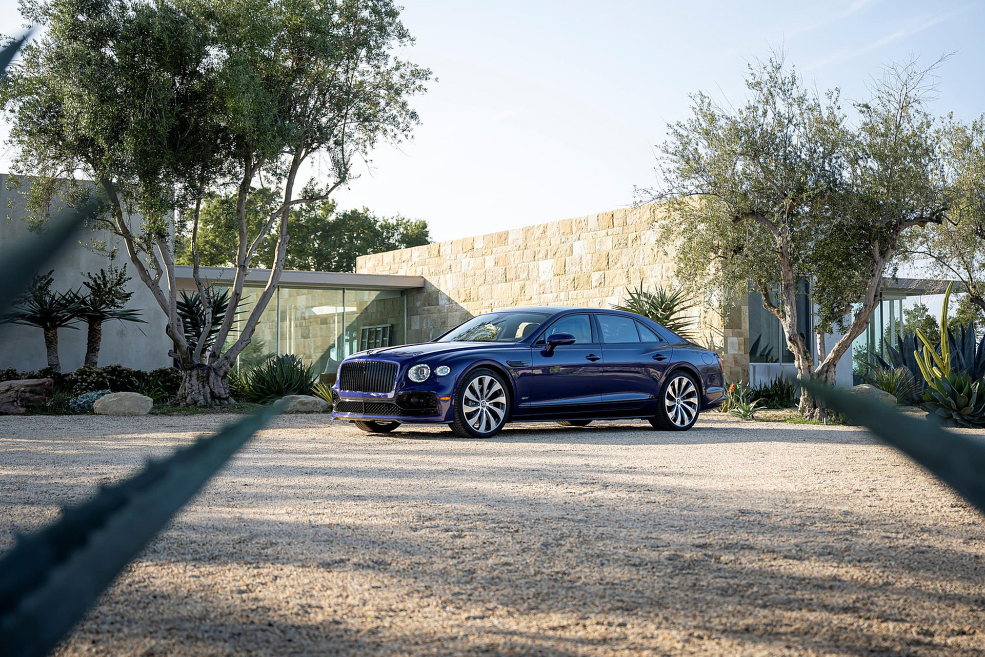 Download 2022 Bentley Flying Spur Hybrid - Front Three-Quarter HD Wallpaper 1921x1281 #61