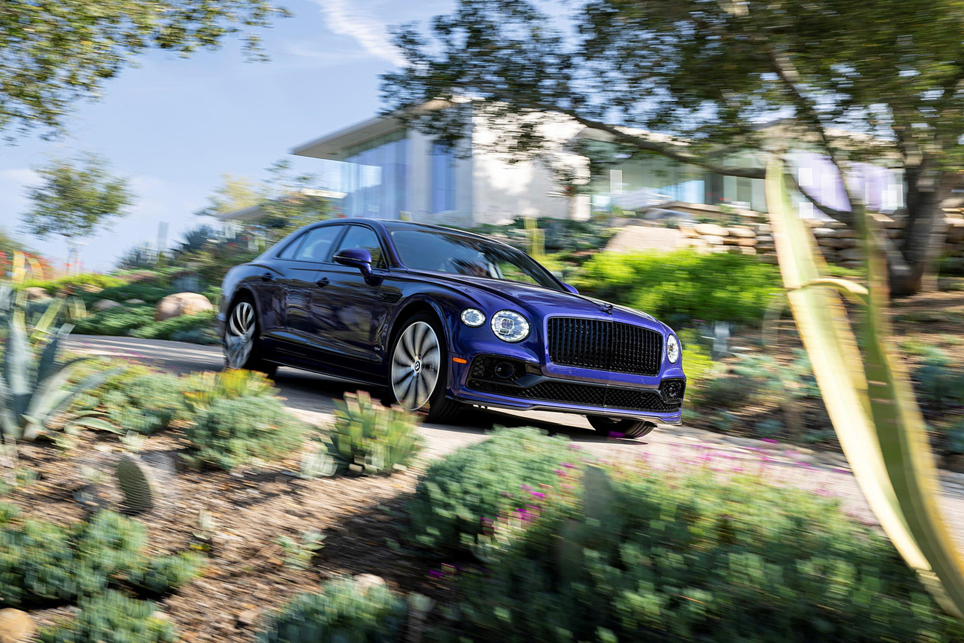 Download 2022 Bentley Flying Spur Hybrid - Front Three-Quarter HD Wallpaper 1921x1281 #56