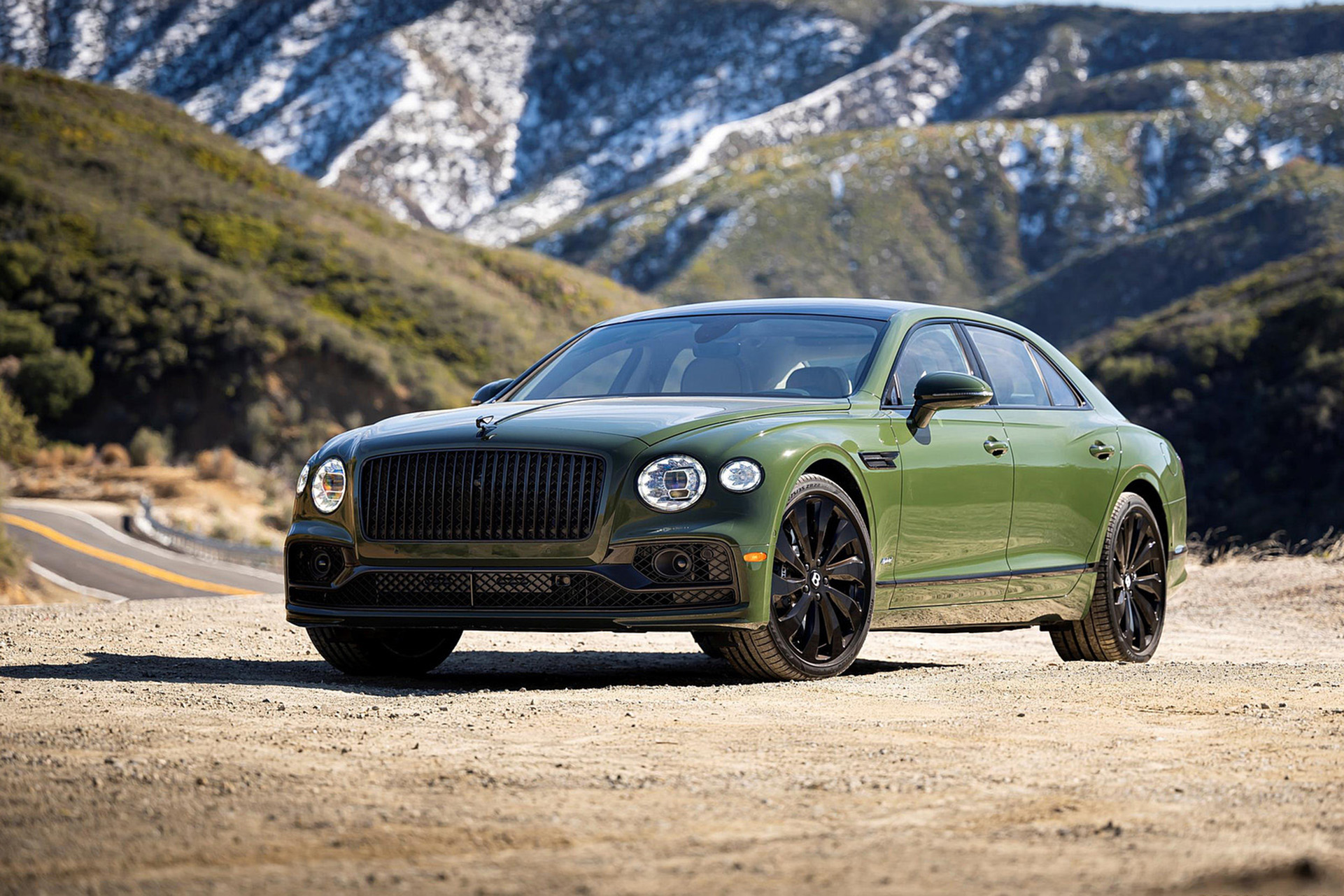 Download 2022 Bentley Flying Spur Hybrid - Front Three-Quarter HD Wallpaper 1921x1281 #49