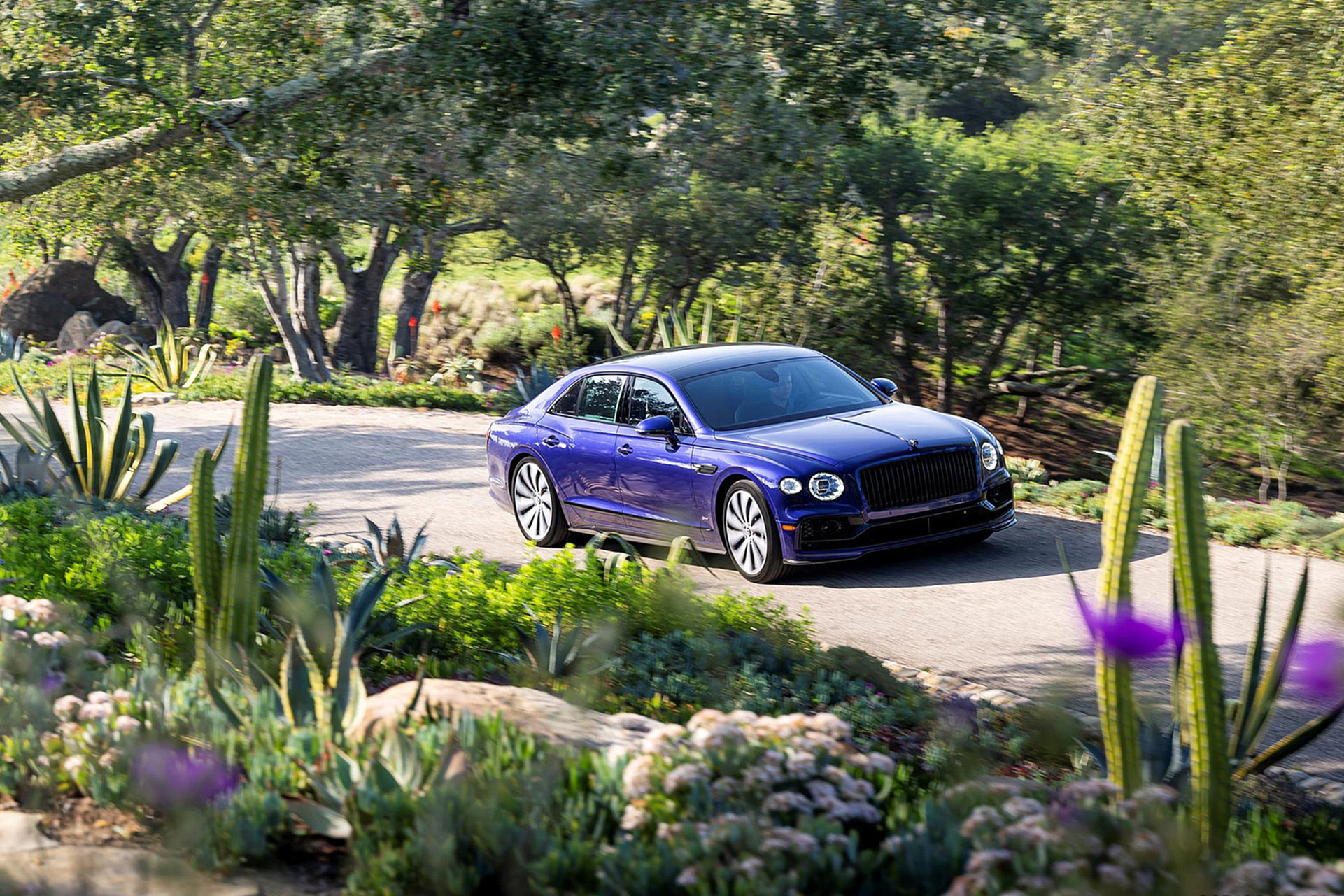 Download 2022 Bentley Flying Spur Hybrid - Front Three-Quarter HD Wallpaper 1921x1281 #31