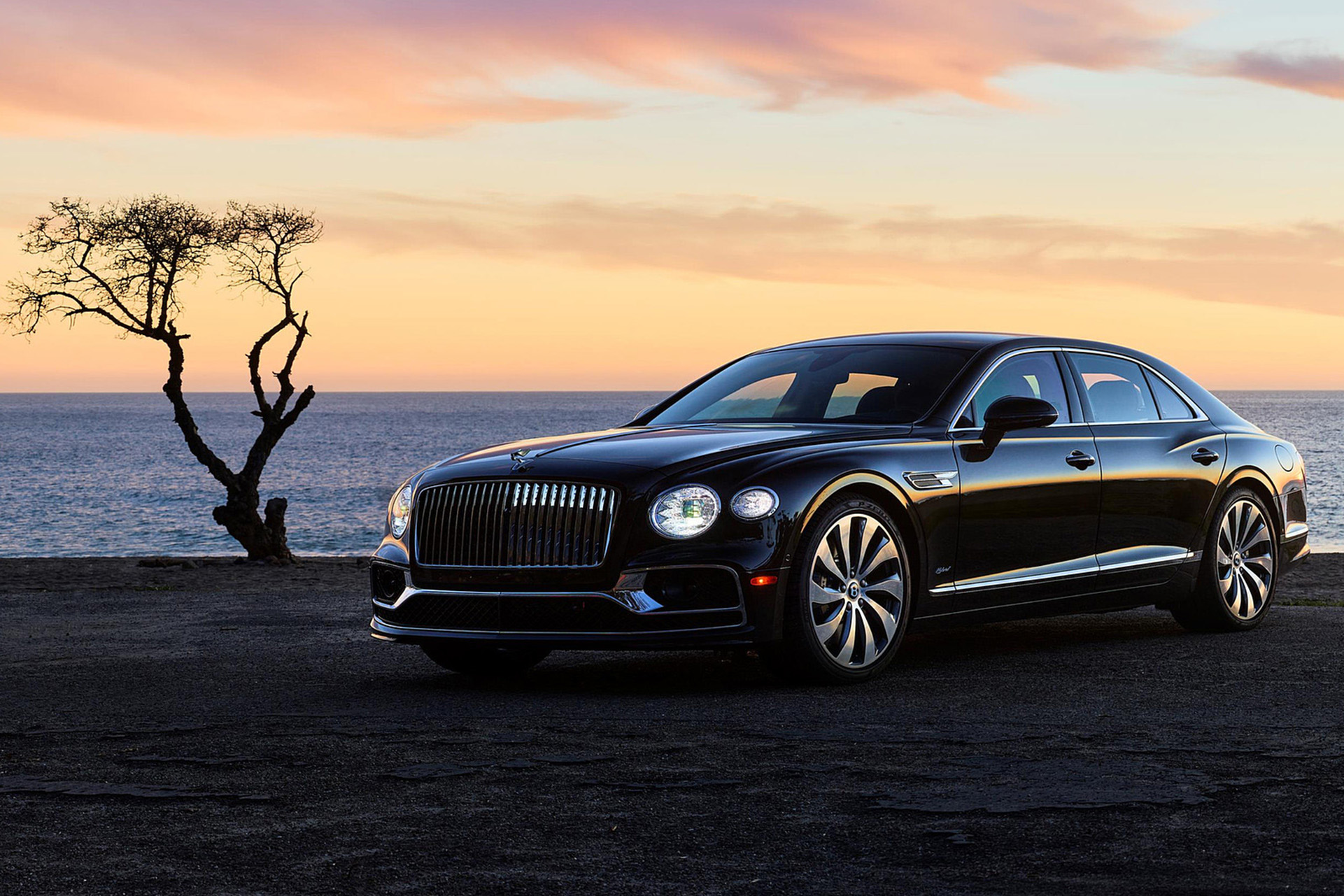 Download 2022 Bentley Flying Spur Hybrid - Front Three-Quarter HD Wallpaper 1921x1281 #3